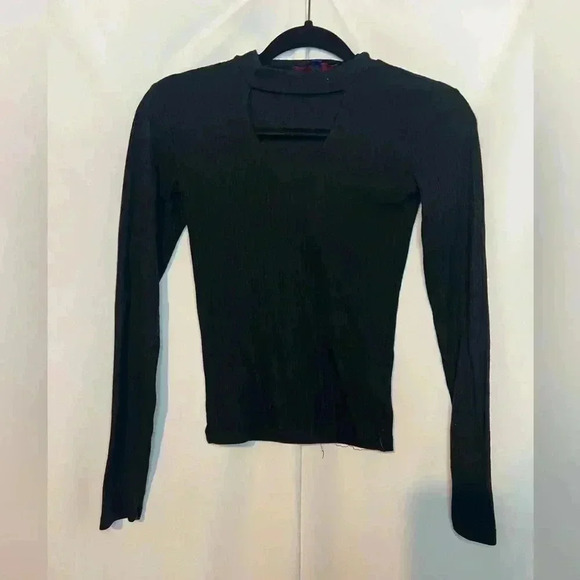 Women’s Aeropostale Cropped Key Hole Long Sleeve Ribbed Shirt - Picture 1 of 3